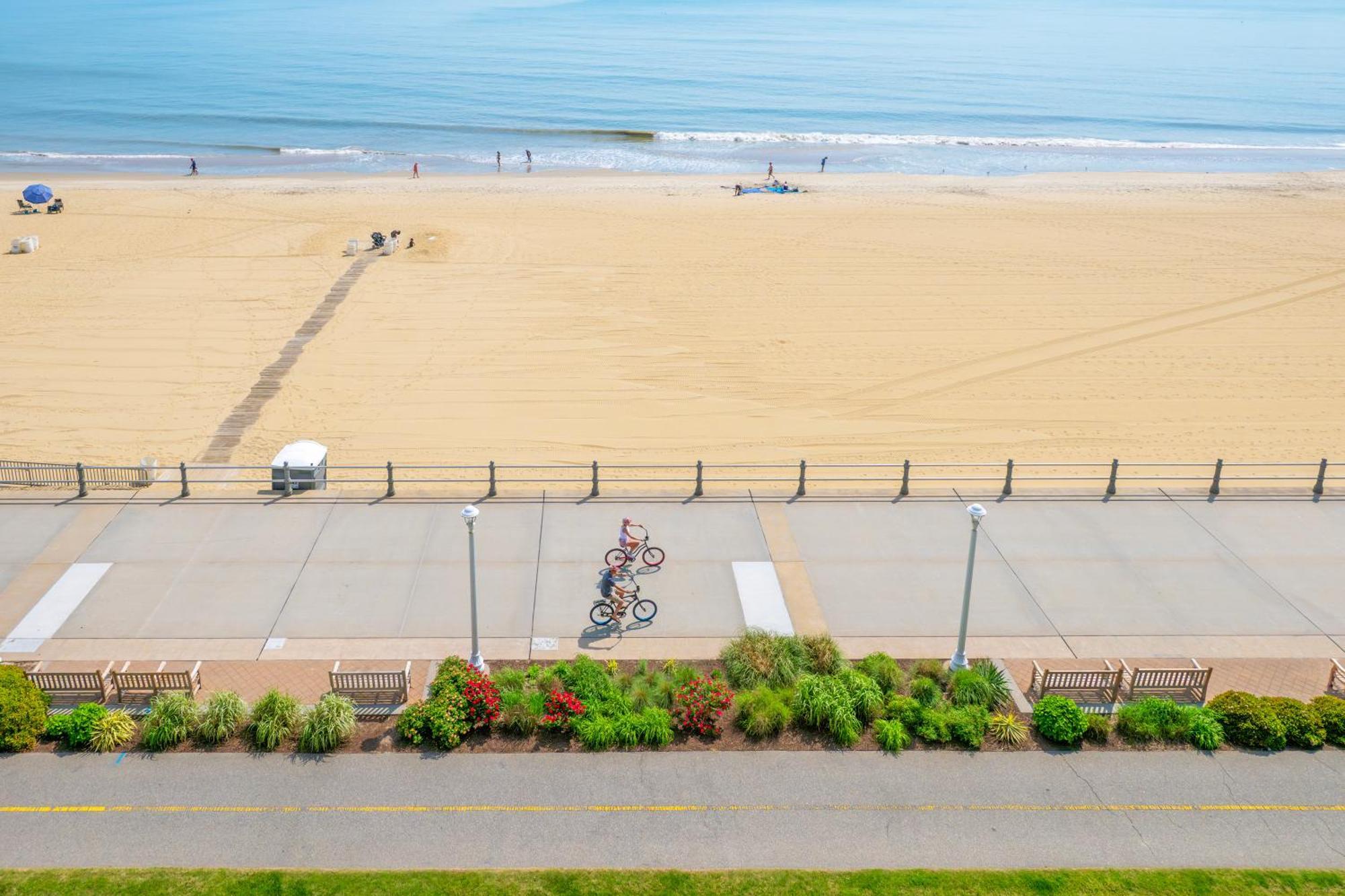 Holiday Inn & Suites Virginia Beach - North Beach By Ihg Bagian luar foto