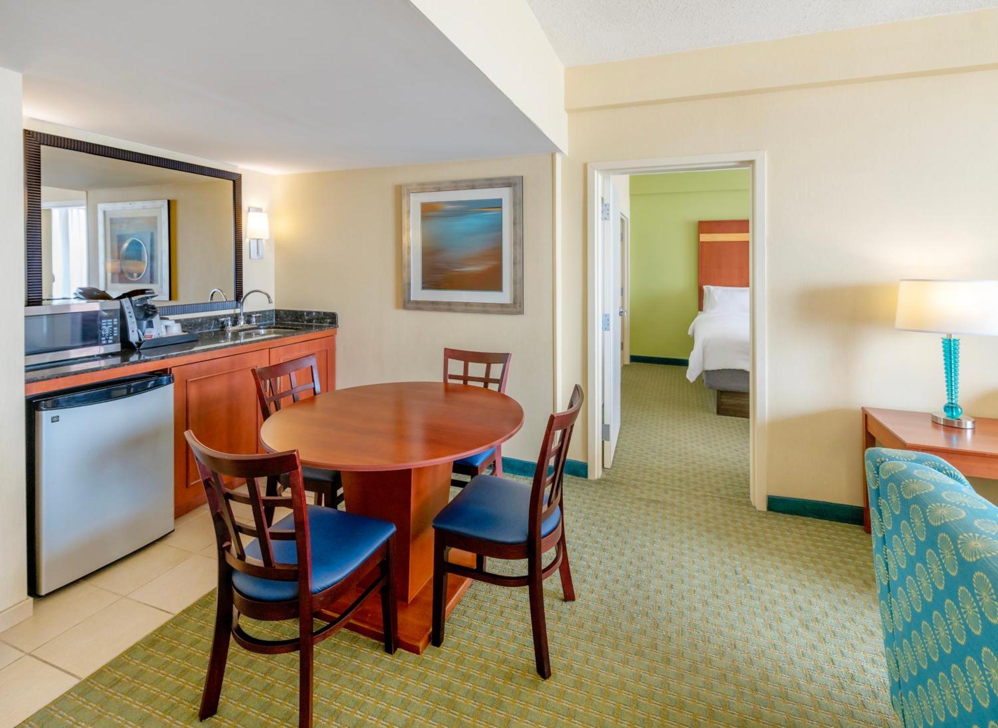 Holiday Inn & Suites Virginia Beach - North Beach By Ihg Bagian luar foto