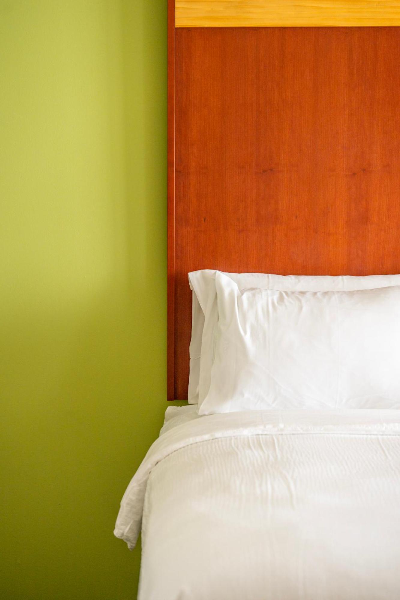 Holiday Inn & Suites Virginia Beach - North Beach By Ihg Bagian luar foto