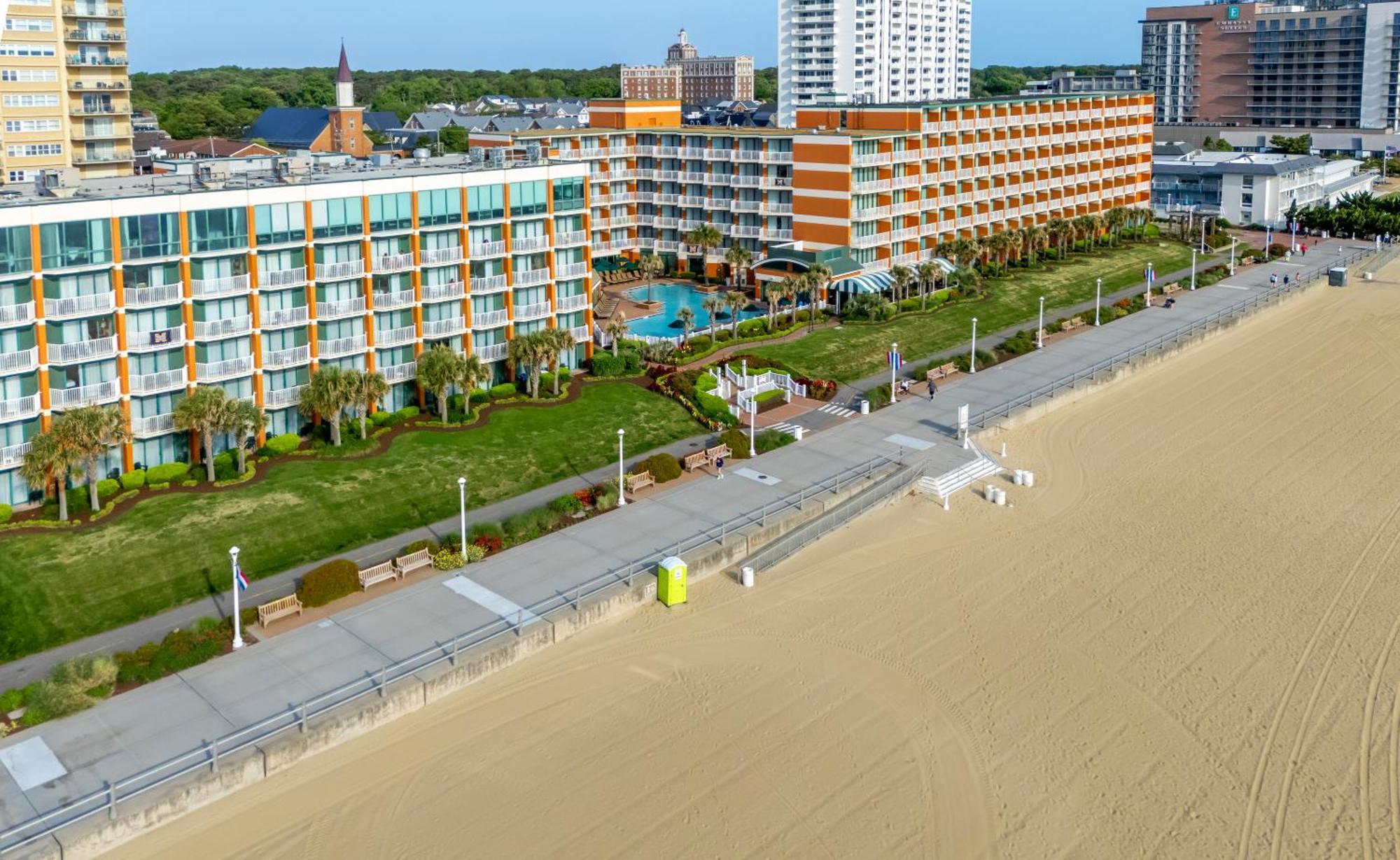 Holiday Inn & Suites Virginia Beach - North Beach By Ihg Bagian luar foto